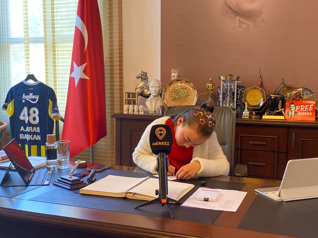 23 Nisan’da Koltuk Minik Azra’nın Oldu 3